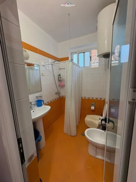 Tirane, jepet me qera apartament 1+1+Ballkon Kati 5, 65 m² 170.000 € (myslym shyri)