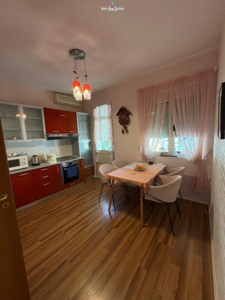 Tirane, jepet me qera apartament 1+1+Ballkon Kati 5, 65 m² 170.000 € (myslym shyri)
