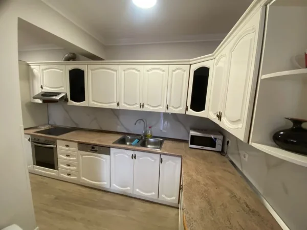 Tirane, jap me qera apartament 3+1 Kati 6, 126 m² 1.100 € (sulejman pasha)