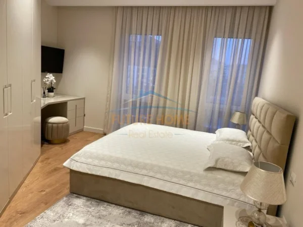 Tirane, shitet apartament 3+1+2+Ballkon Kati 3, 181 m² 385.000 € (Fusha e Aviacionit)