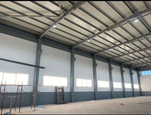 Tirane, jepet me qera magazine Kati 0, 2.400 m² 4.200 € (vore)