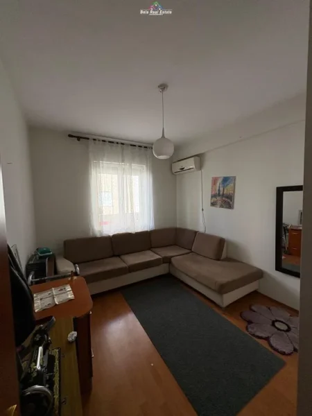 Tirane, jepet me qera apartament 1+1+Ballkon Kati 3, 65 m² 600 € (TISH DAHIJA)