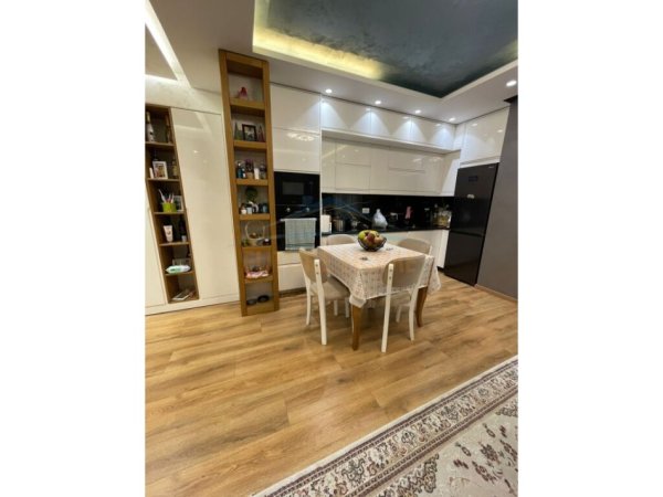 Tirane, shitet apartament 1+1+Ballkon Kati 6, 105 m² 200.000 € 
