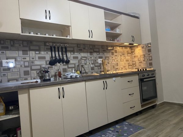 Durres Plazh, jepet me qera apartament 1+1+Aneks+Ballkon Kati 3, 470 € 