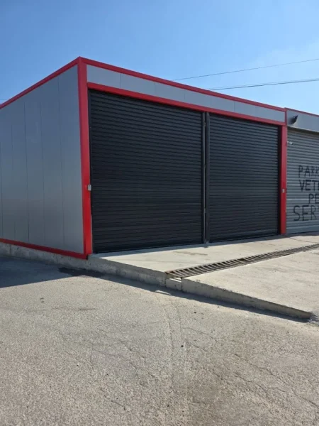 Tirane, jepet me qera magazine Kati 0, 110 m² 1.100 € (Rruga 7 Nentori Mezez)