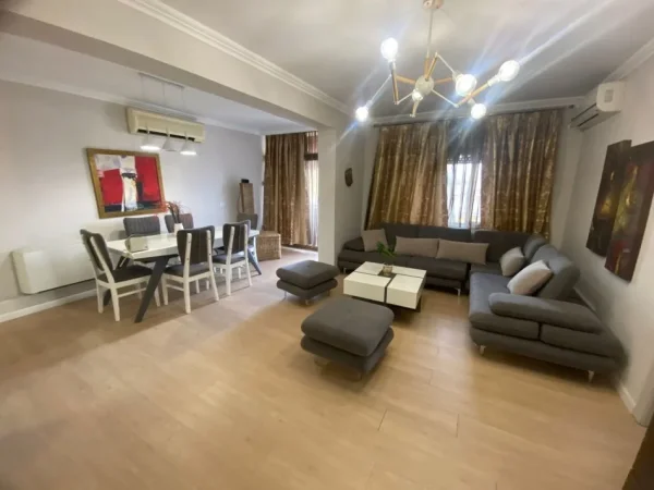 Tirane, jepet me qera apartament 3+1+Aneks+Ballkon Kati 6, 140 m² 1.200 € (rruga e kavajes)