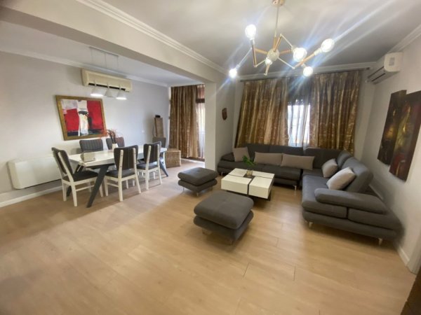 Tirane, jepet me qera apartament 3+1+Aneks+Ballkon Kati 6, 140 m² 1.200 € (rruga mine peza)