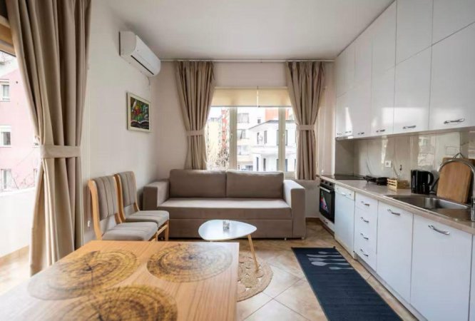 Tirane, jepet me qera apartament 2+1+Aneks+Ballkon , 600 € (kodra e diellit)