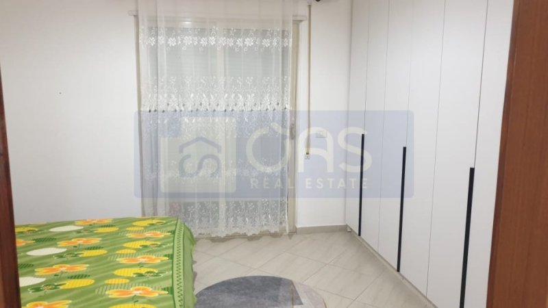 Tirane, jepet me qera apartament 2+1+Aneks+Ballkon Kati 1, 98 m² 450 € (Fresk ,Prane Bunkart 1, Kompleksi Kotorri.)