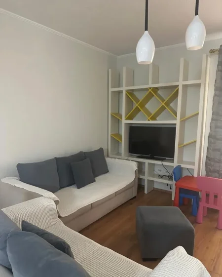 Tirane, jepet me qera apartament 2+1+Aneks Kati 3, 80 m² 700 € (RRUGA E KOSOVAREVE)