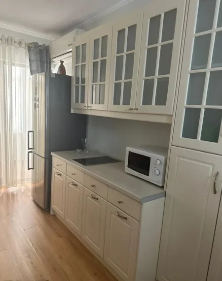 Tirane, jepet me qera apartament 2+1+Aneks Kati 3, 80 m² 700 € (RRUGA E KOSOVAREVE)