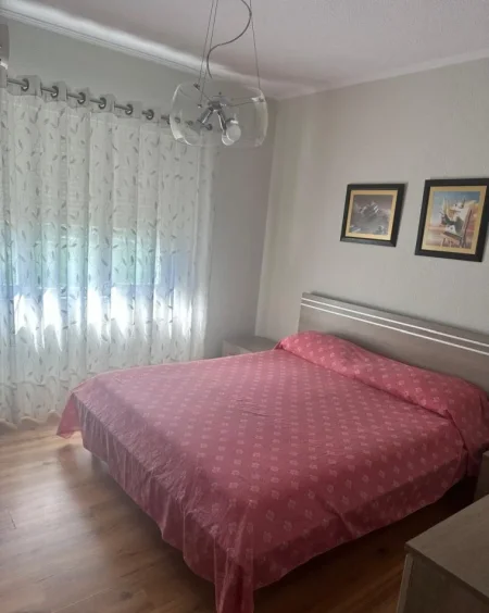 Tirane, jepet me qera apartament 2+1+Aneks Kati 3, 80 m² 700 € (RRUGA E KOSOVAREVE)
