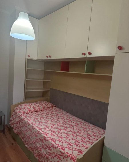 Tirane, jepet me qera apartament 2+1+Aneks Kati 3, 80 m² 700 € (RRUGA E KOSOVAREVE)