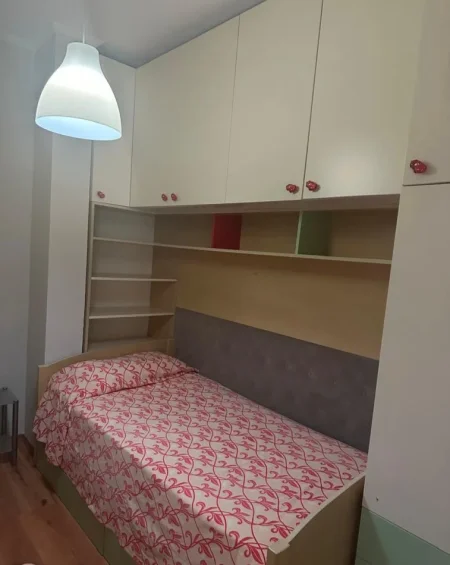 Tirane, jepet me qera apartament 2+1+Aneks Kati 3, 80 m² 700 € (RRUGA E KOSOVAREVE)