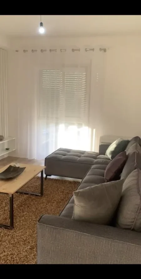 Tirane, jepet me qera apartament 2+1+Ballkon Kati 3, 95 m² 500 € (Univers City 2+1+Post Parkimi Totalisht I Mobiluar)