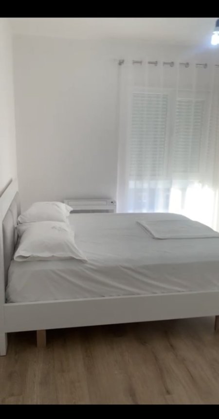 Tirane, jepet me qera apartament 2+1+Ballkon Kati 3, 95 m² 500 € (Univers City 2+1+Post Parkimi Totalisht I Mobiluar)
