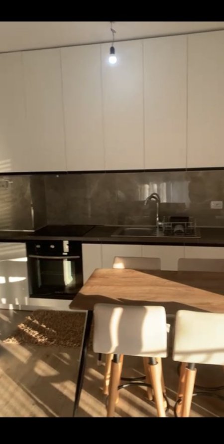 Tirane, jepet me qera apartament 2+1+Ballkon Kati 3, 95 m² 500 € (Univers City 2+1+Post Parkimi Totalisht I Mobiluar)