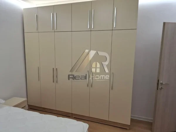 Tirane, jepet me qera apartament 1+1+Ballkon Kati 3, 75 m² 548 € (Siri kodra)