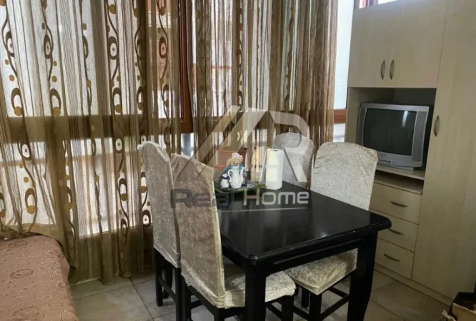 Tirane, jepet me qera apartament 1+1 Kati 2, 60 m² 400 € (Yzberisht)