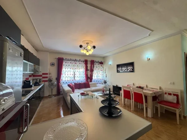 Tirane, jepet me qera apartament 2+1 Kati 4, 120 m² 450 € (Shkolla 17 Shkurti)