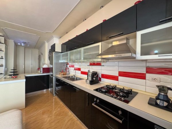 Tirane, jepet me qera apartament 2+1 Kati 4, 120 m² 450 € (Shkolla 17 Shkurti)