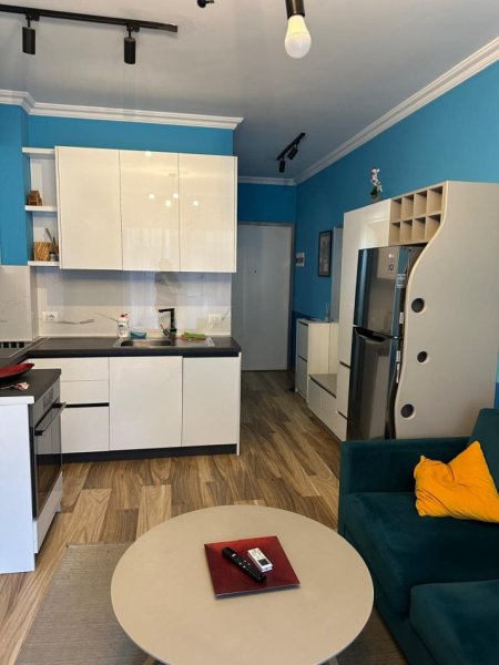 Tirane, jap me qera apartament 2+1+Ballkon Kati 2, 75 m² 700 € (21 Dhjetori, afer hotel Mondial)