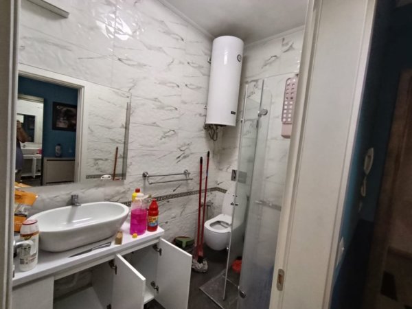 Tirane, jap me qera apartament 2+1+Ballkon Kati 2, 75 m² 700 € (21 Dhjetori, afer hotel Mondial)