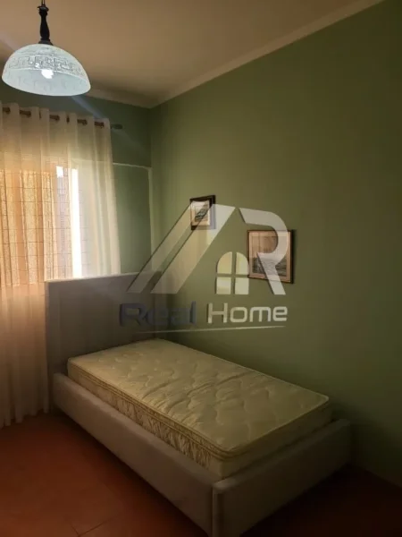 Tirane, jepet me qera apartament 2+1 Kati 9, 105 m² 650 € (Rruga Tish Daija)