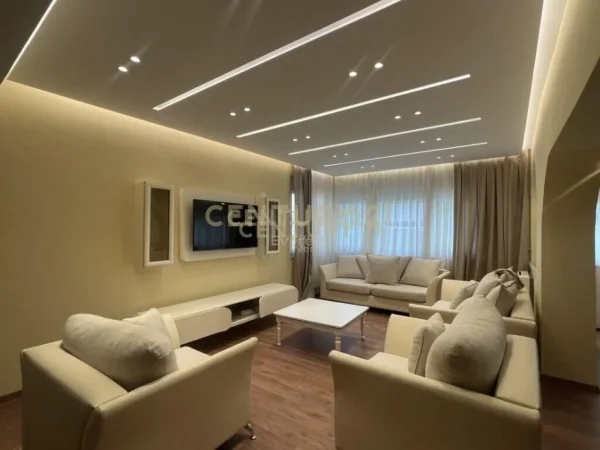 Tirane, jepet me qera apartament 2+1 Kati 8, 145 m² 1.300 € 
