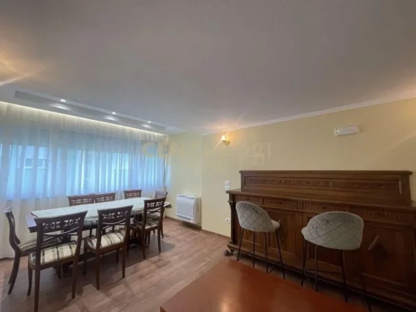 Tirane, jepet me qera apartament 2+1 Kati 8, 145 m² 1.300 € 