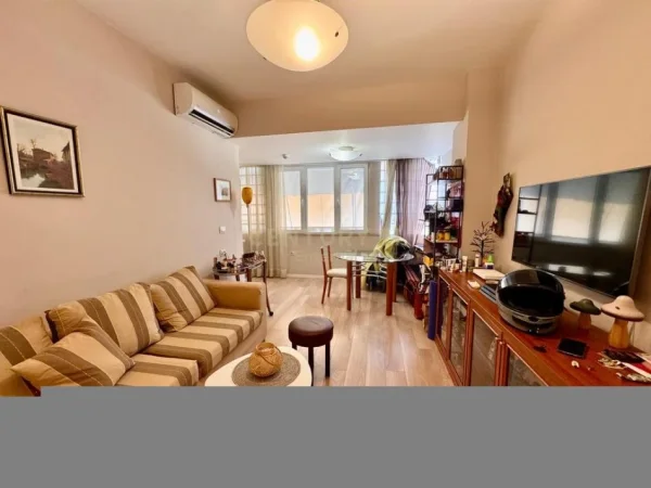 Tirane, jepet me qera apartament 1+1+Aneks+Ballkon Kati 3, 63 m² 700 € 