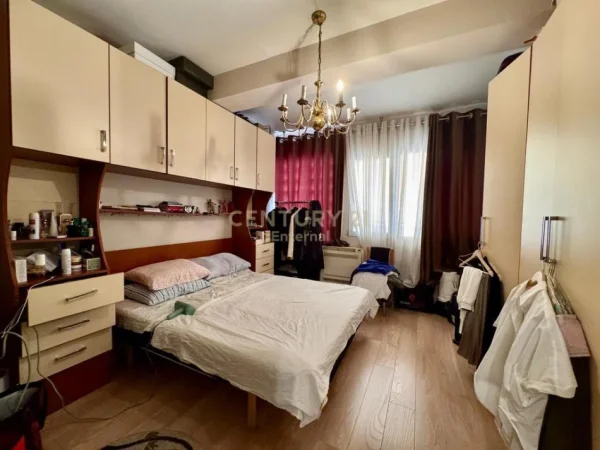Tirane, jepet me qera apartament 1+1+Aneks+Ballkon Kati 3, 63 m² 700 € 