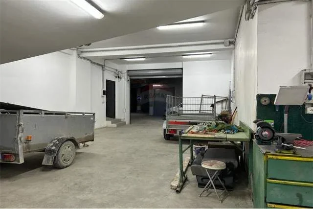 Tirane, shitet magazine Kati -1, 300 m² 158.000 Euro (Ish Fusha Aviacionit, "Garden Residence Turdiu")