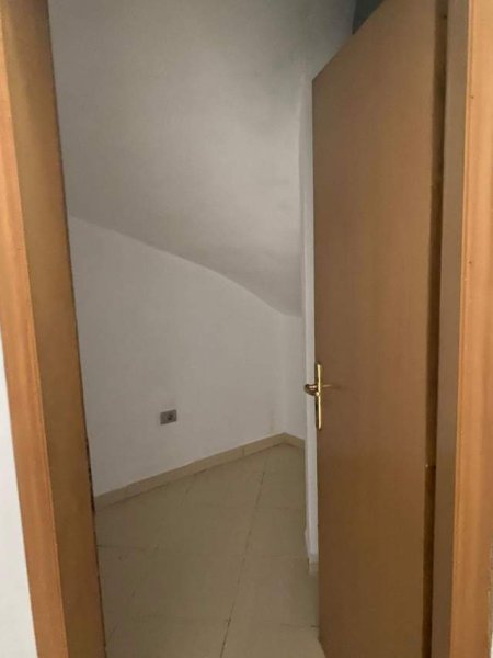 Tirane, shitet ambjent biznesi Kati 1, 100 m² 2.500 Euro/m2 (rruga frederik shiroka)