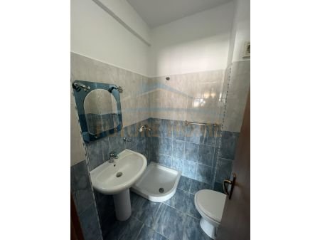 Tirane, shitet apartament 2+1+BLK 87 m² 85.000 Euro