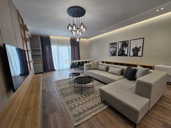 Tirane, jepet me qera apartament 3+1+BLK Kati 1, 140 m² 1.500  (Kopshti Botanik Tirana, Albania)