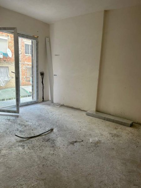 Tirane, shitet apartament 2+1 Kati 3, 119 m² 178.000 Euro (Rruga e Kavajes)