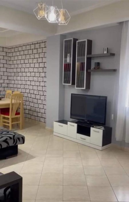 Tirane, jepet me qera apartament 2+1 Kati 5, 95 m² 570 Euro (siper palester Angel)
