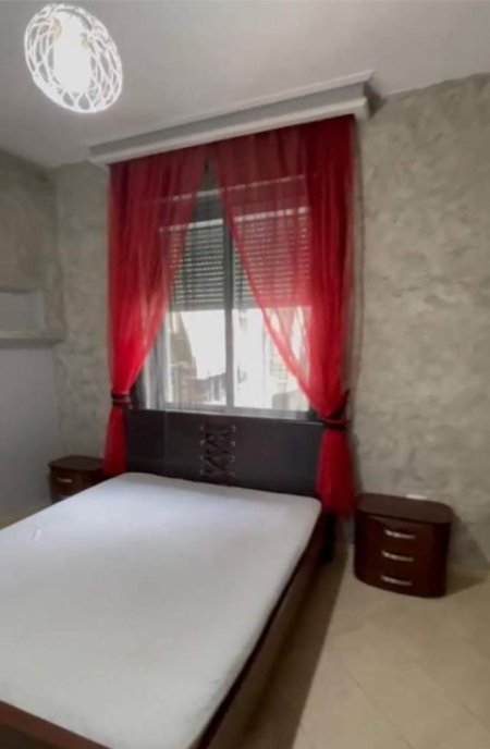 Tirane, jepet me qera apartament 2+1 Kati 5, 95 m² 570 Euro (siper palester Angel)