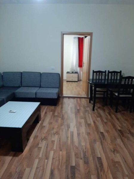 Tirane, jepet me qera apartament 1+1 Kati 1, 70 m² 350 Euro (Rruga Artan Lenja)