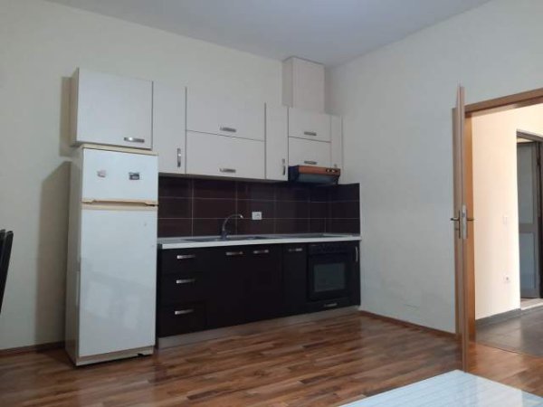 Tirane, jepet me qera apartament 1+1 Kati 1, 70 m² 350 Euro (Rruga Artan Lenja)
