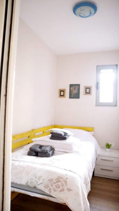 Tirane, jepet me qera apartament Kati 2, 80 m² 50.000 Leke (tek Vila Gold)