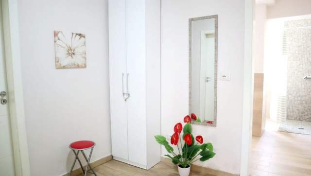 Tirane, jepet me qera apartament Kati 2, 80 m² 50.000 Leke (tek Vila Gold)