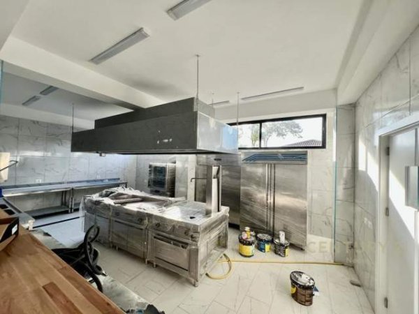 Tirane, jepet me qera bar-resorant Kati 4, 1.425 m² 3.500 Euro (Baldushk)