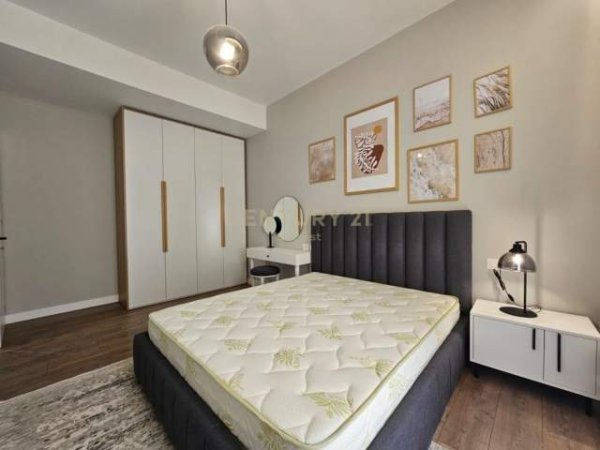 Tirane, jepet me qera apartament 3+1+BLK Kati 1, 140 m² 1.500 Euro (Kopshti Botanik Tirana)
