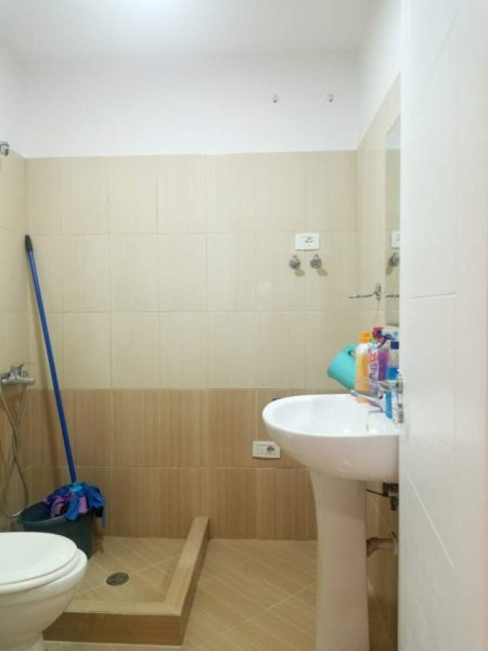 Tirane, jepet me qera apartament 1+1 Kati 1, 48 m² 350 Euro (Sadik Petrela)