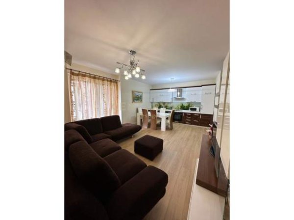 Tirane, jepet me qera 3+1+BLK Kati 4, 125 m² 550 Euro (Xhamlliku)