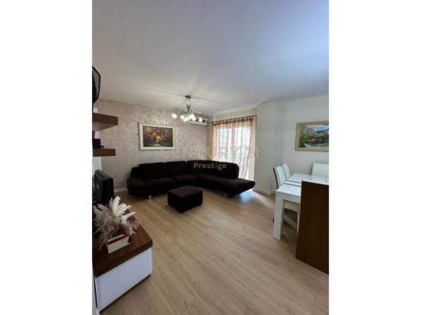 Tirane, jepet me qera 3+1+BLK Kati 4, 125 m² 550 Euro (Xhamlliku)