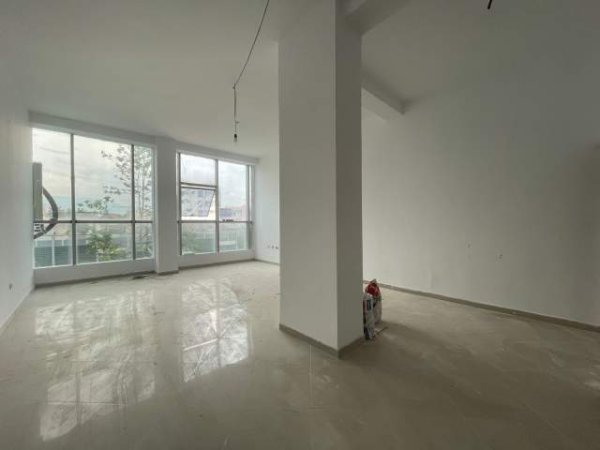 Tirane, jepet me qera ambjent biznesi Kati 1, 60 m² 500 Euro (Unaza e Re)