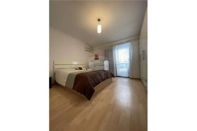 Tirane, shitet apartament 2+1+A+BLK Kati 3, 225.000 Euro (Kafe Roma)